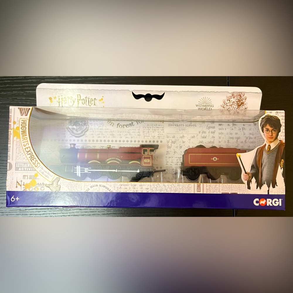 New Corgi- Harry Potter Hogwarts Express
Collectors Die Cast Metal Train